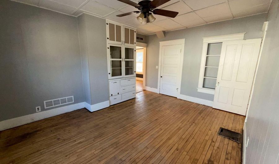 117 S Elm St, Adams, WI 53910 - 3 Beds, 1 Bath