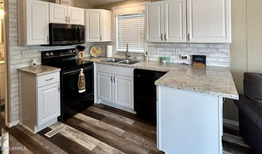 379 Gypsum Dr, Apache Junction, AZ 85119 - 1 Beds, 2 Bath