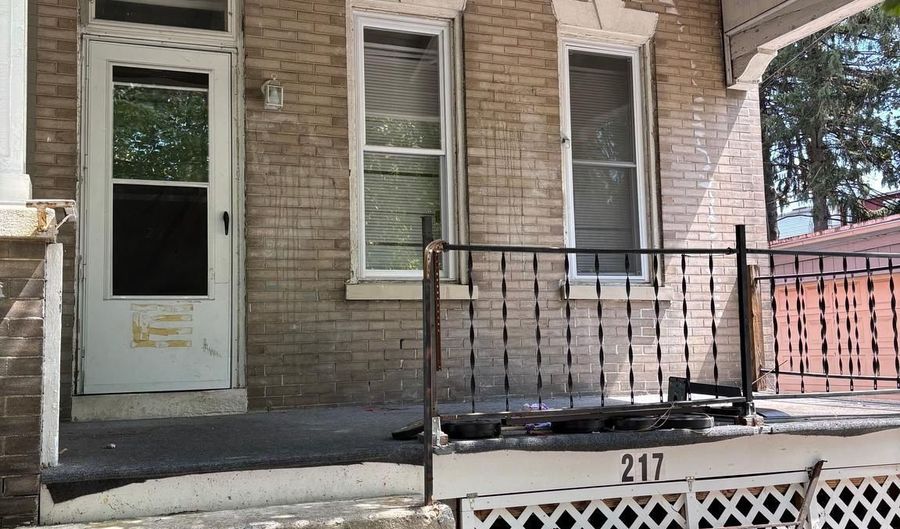 217 NEVIN St, Lancaster, PA 17603 - 4 Beds, 2 Bath