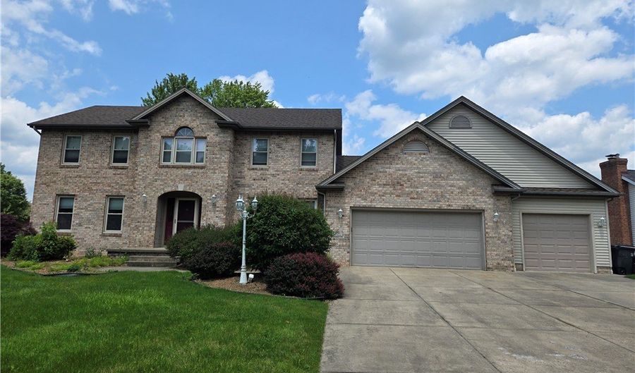5256 S Saratoga Ave, Austintown, OH 44515 - 5 Beds, 5 Bath