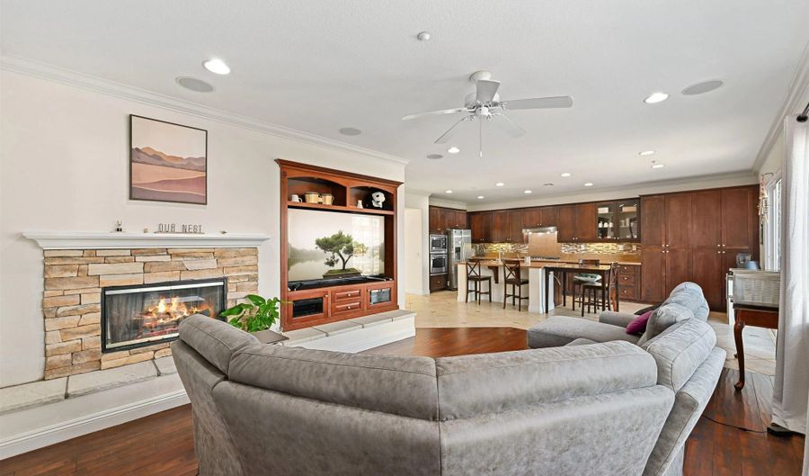 10562 Aspen Gln, Escondido, CA 92026 - 5 Beds, 3 Bath