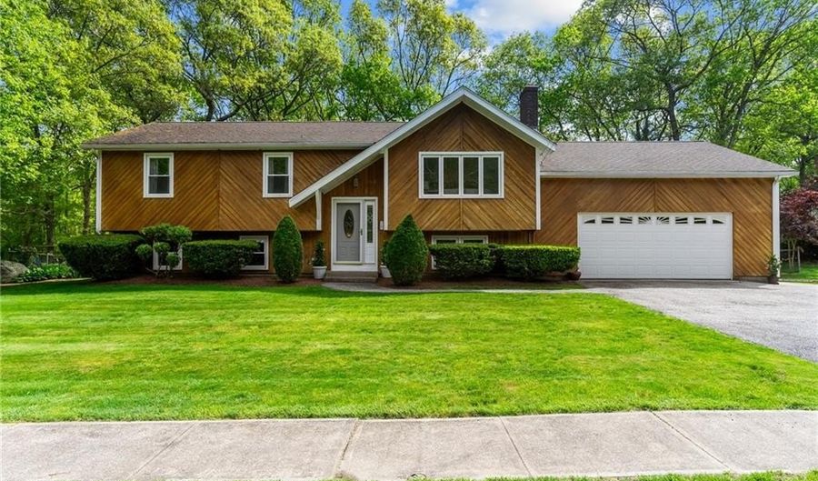 23 Watercress Ct, Coventry, RI 02816 - 3 Beds, 3 Bath