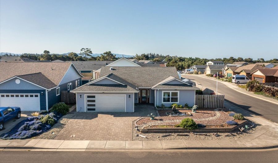 937 Carter St SW, Bandon, OR 97411 - 3 Beds, 2 Bath