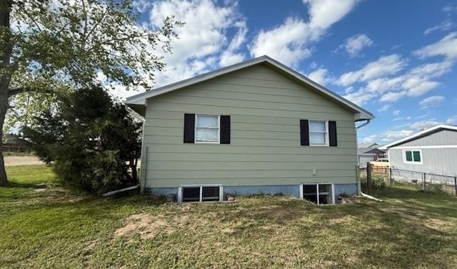 221 Fir St, Buffalo, WY 82834 - 4 Beds, 2 Bath