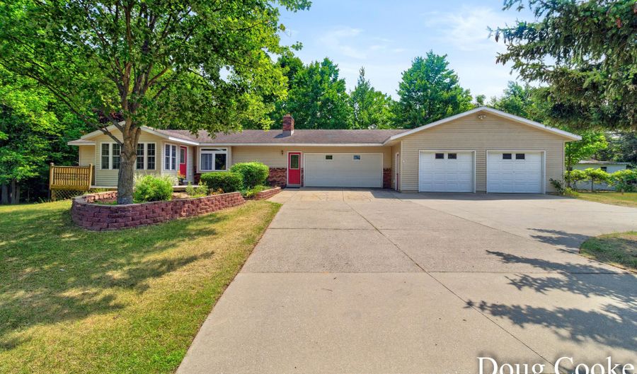 10574 88th Ave, Allendale, MI 49401 - 4 Beds, 2 Bath