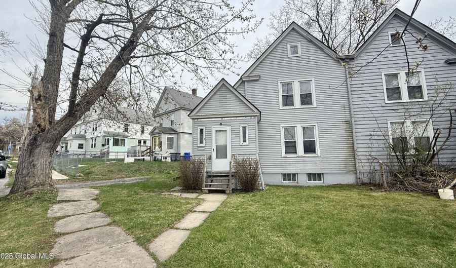 3 Hayes Pl, Amsterdam, NY 12010 - 3 Beds, 1 Bath