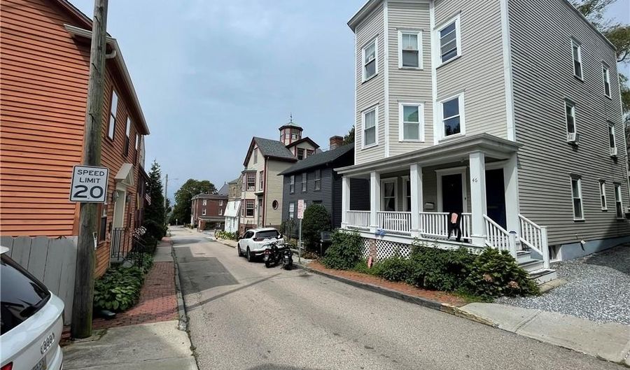 46 William St 2, Newport, RI 02840 - 2 Beds, 1 Bath