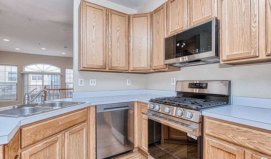 5832 COWLING Ct, Alexandria, VA 22304 - 2 Beds, 3 Bath