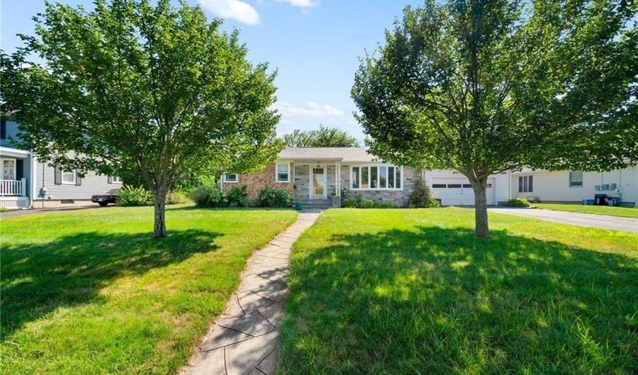 30 Oak Grove Blvd, North Providence, RI 02911 - 2 Beds, 2 Bath