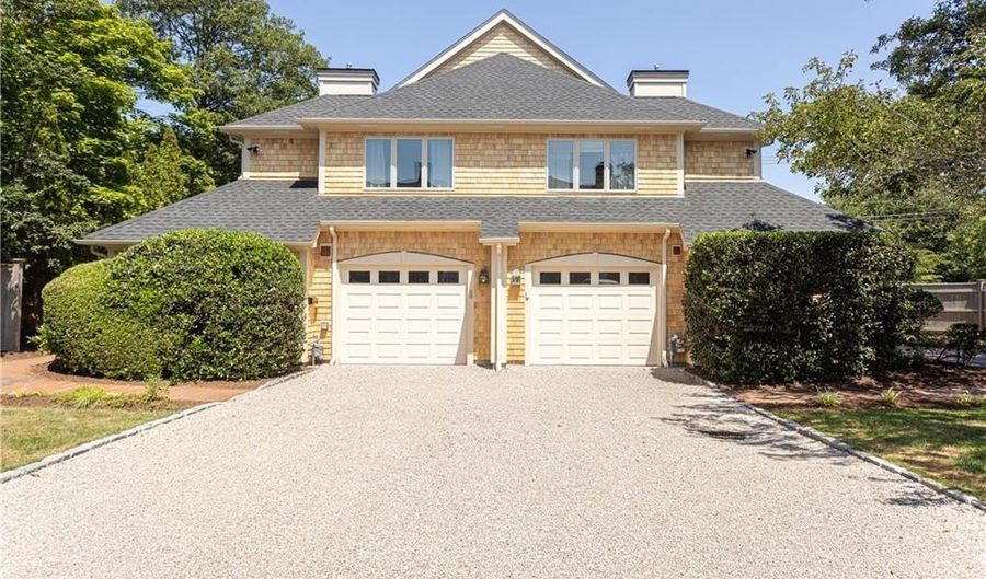 112 Harrison Ave, Newport, RI 02840 - 6 Beds, 6 Bath