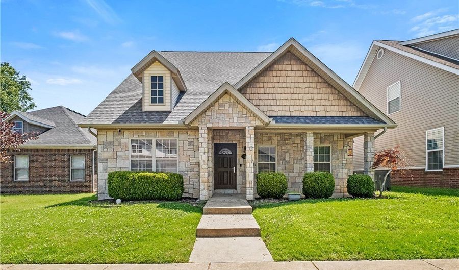 1514 NE Young Ave, Bentonville, AR 72712 - 3 Beds, 2 Bath