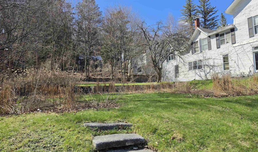 961 Main St, Berlin, NH 03570 - 6 Beds, 2 Bath