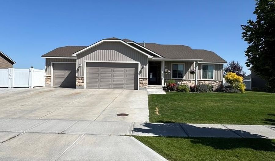 4257 E Vision Dr, Idaho Falls, ID 83401 - 6 Beds, 3 Bath