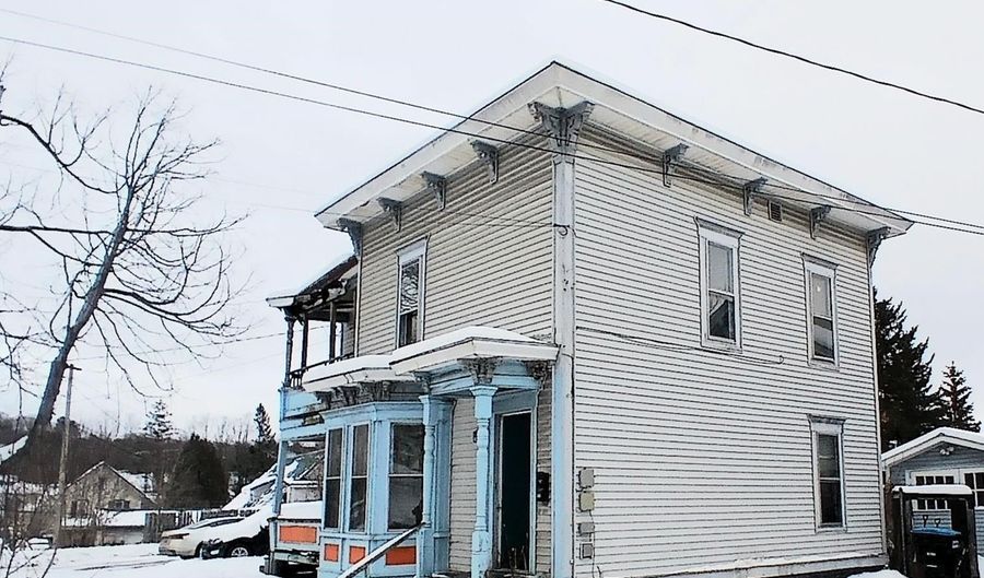 12 Pleasant St, Barre, VT 05641 - 8 Beds, 3 Bath