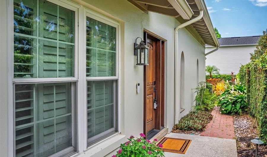 830 OAK St, Orlando, FL 32804 - 3 Beds, 3 Bath