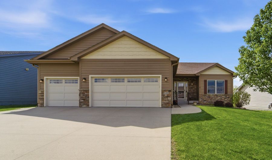 1402 S 7th St, Adel, IA 50003 - 3 Beds, 2 Bath