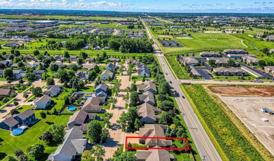 4821 N APPLE Rd, Appleton, WI 54913 - 2 Beds, 2 Bath