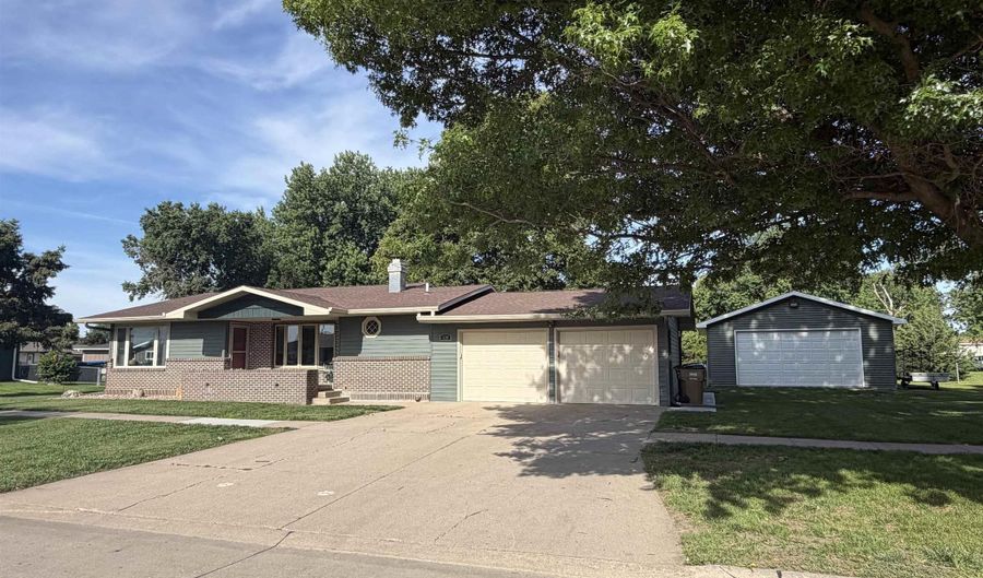 330 Fairview Dr, Aurora, NE 68818 - 4 Beds, 3 Bath