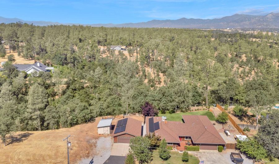 6710 Whispering Canyon Dr, Anderson, CA 96007 - 4 Beds, 2 Bath