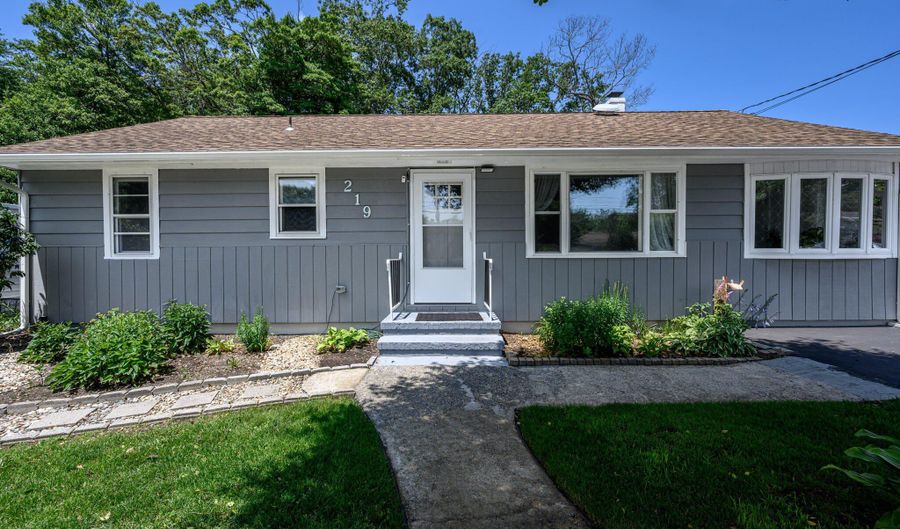 219 Bay Blvd, Bayville, NJ 08721 - 3 Beds, 1 Bath