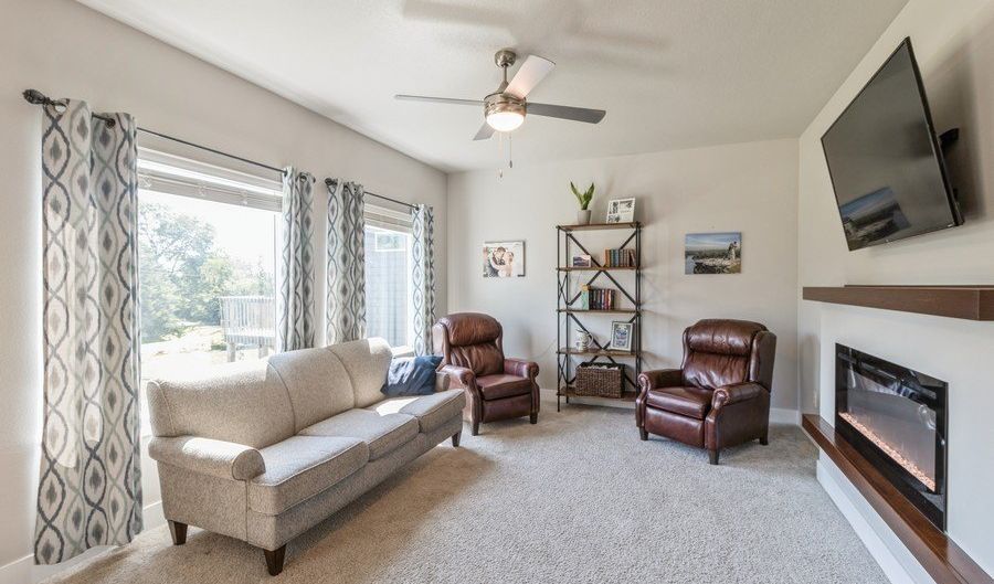 2109 Ammann Dr, Adel, IA 50003 - 3 Beds, 3 Bath