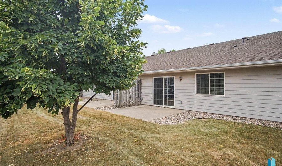 412 N 9th Ave, Brandon, SD 57005 - 2 Beds, 1 Bath