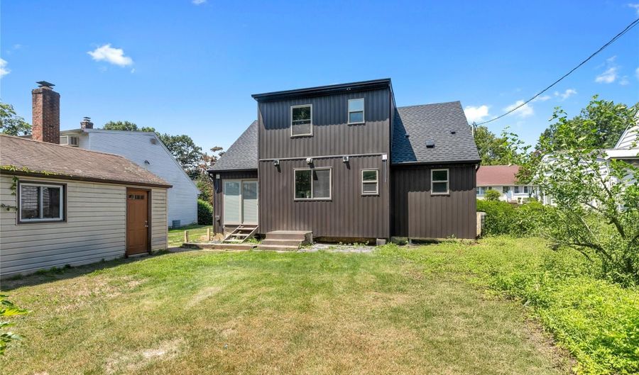 65 Oak Ridge Ln, Albertson, NY 11507 - 3 Beds, 3 Bath
