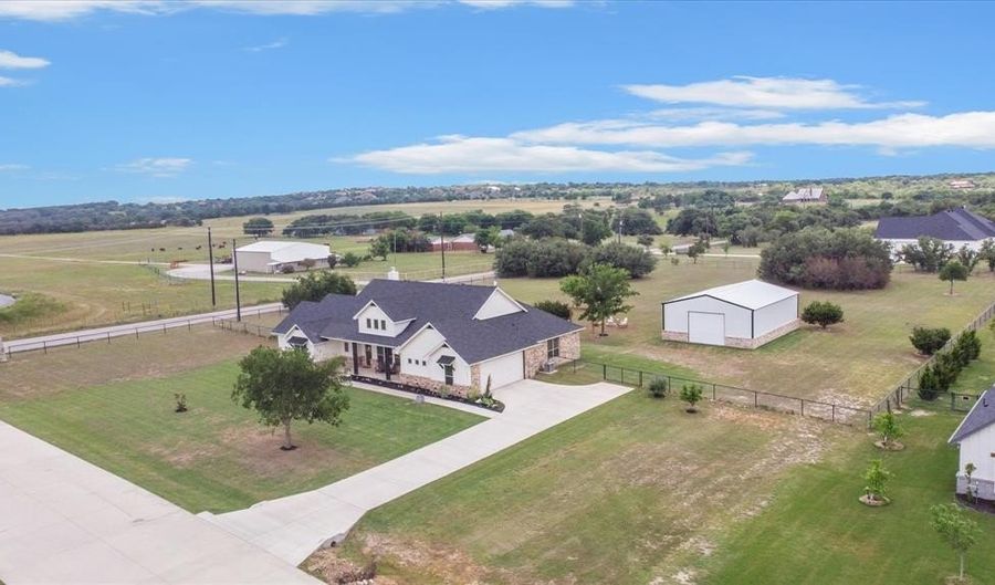 1001 N Oak Trl, Weatherford, TX 76085 - 4 Beds, 3 Bath