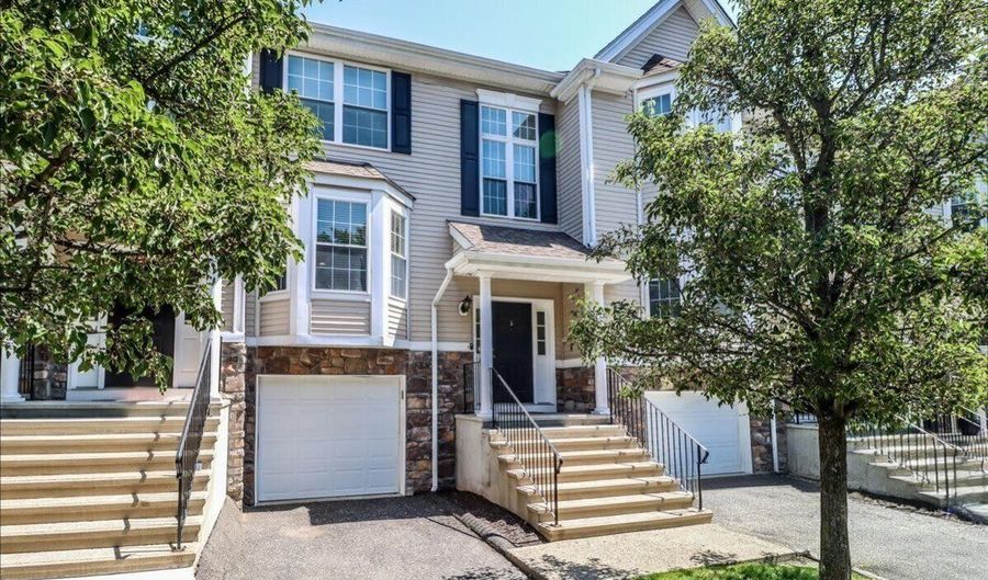 702 Sienna Dr 702, Danbury, CT 06810 - 2 Beds, 2 Bath