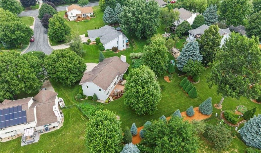 2524 CARRIEDALE Ct, Fitchburg, WI 53711 - 3 Beds, 3 Bath