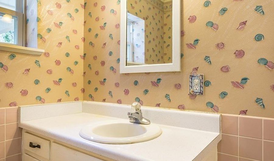 253 Prado St, Apalachicola, FL 32320 - 4 Beds, 2 Bath