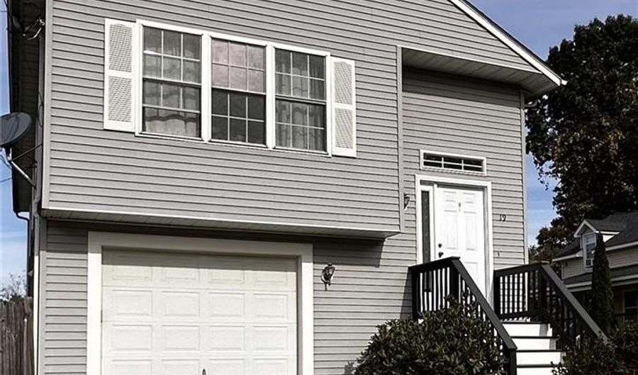 19 Marques St, Cumberland, RI 02864 - 3 Beds, 2 Bath