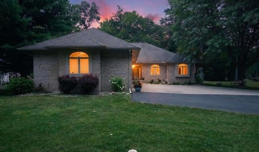 7480 Majestic Woods Dr, Argentine, MI 48451 - 3 Beds, 4 Bath