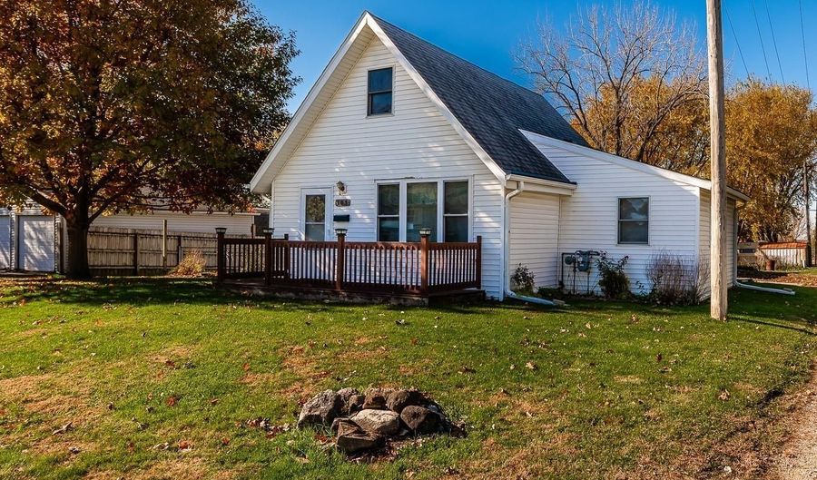 105 S Dubuque St, Albion, IA 50005 - 3 Beds, 2 Bath