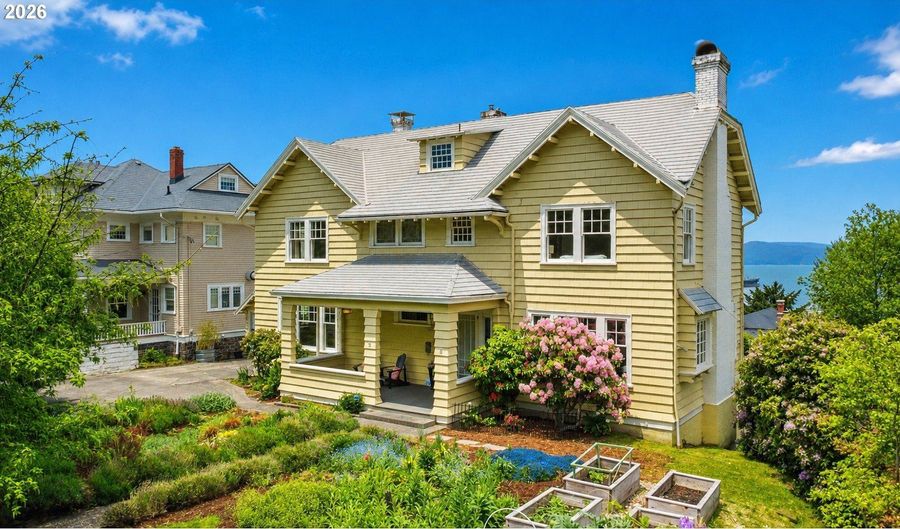1684 IRVING Ave, Astoria, OR 97103 - 4 Beds, 3 Bath