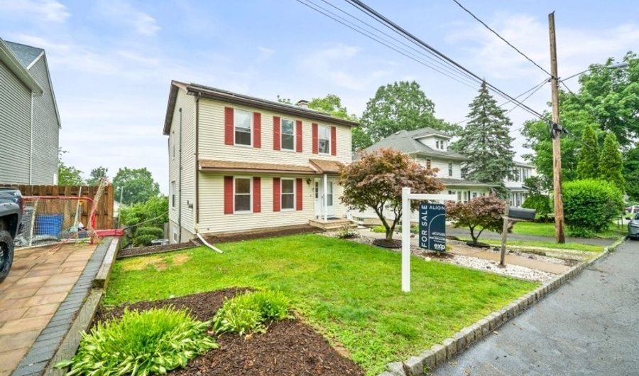 61 W Munson Ave, Andover, NJ 07801 - 3 Beds, 3 Bath