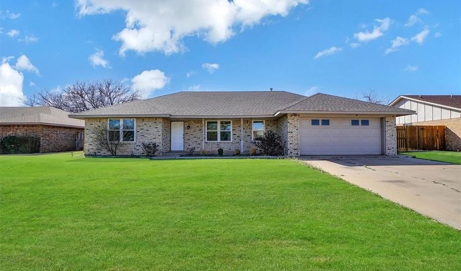 605 Cambridge Dr, Altus, OK 73521 - 3 Beds, 2 Bath