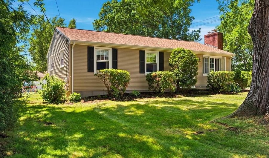 1 Teakwood Dr, Cumberland, RI 02864 - 3 Beds, 2 Bath