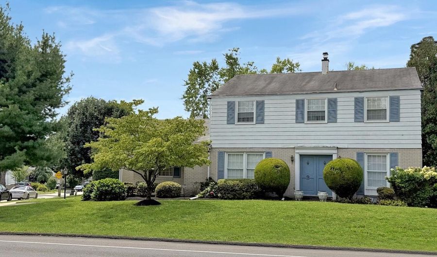 459 EDGEWOOD Dr, Ambler, PA 19002 - 4 Beds, 3 Bath