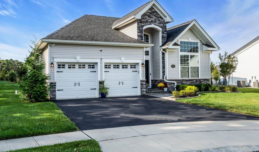 61 Milky Way Dr, Barnegat, NJ 08005 - 3 Beds, 3 Bath
