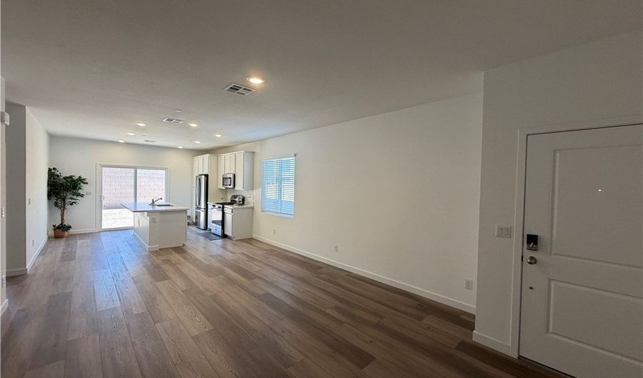 135 Chloe Chase Ave, Henderson, NV 89011 - 3 Beds, 2 Bath