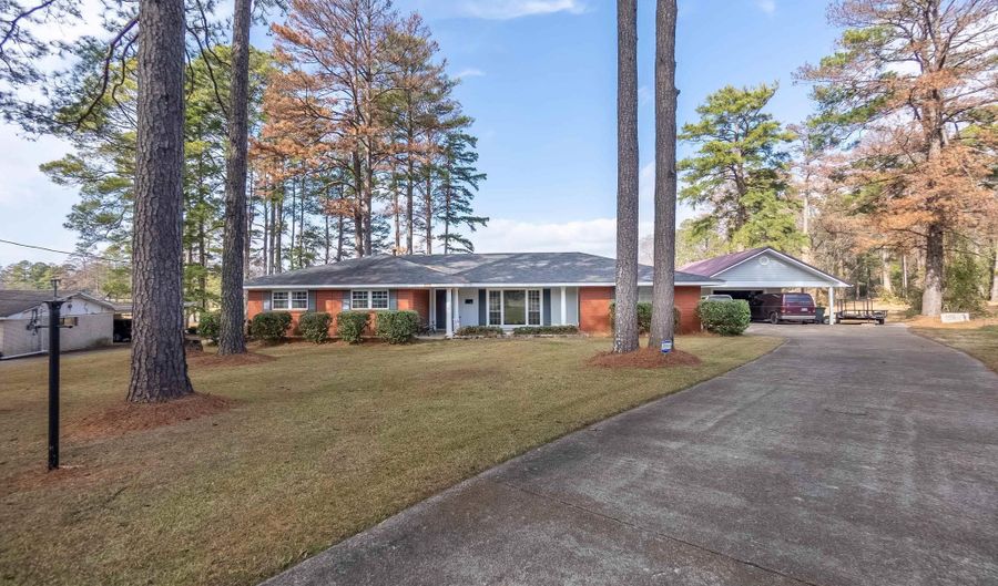 1906 EVANGELINE Dr, Bastrop, LA 71220 - 3 Beds, 2 Bath