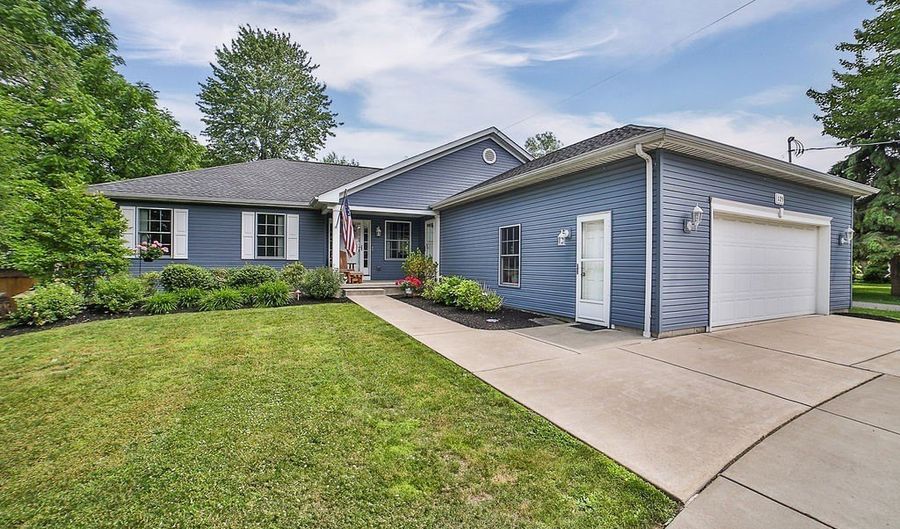 125 Stahl Rd, Amherst, NY 14068 - 3 Beds, 2 Bath