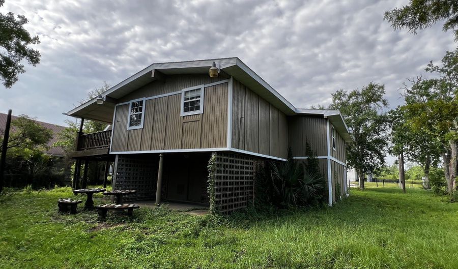 2139 Hollywood Dr, Bay St. Louis, MS 39520 - 3 Beds, 2 Bath
