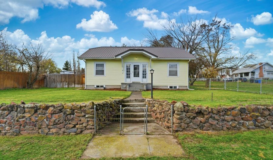 170 MORRISON St, Adams, OR 97810 - 2 Beds, 1 Bath