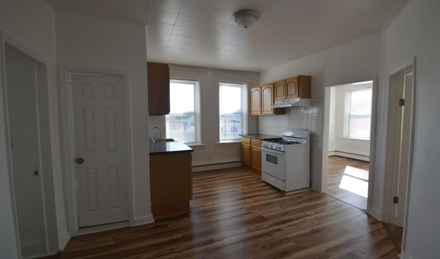169-171 AVENUE F 3C, Bayonne, NJ 07002 - 2 Beds, 1 Bath