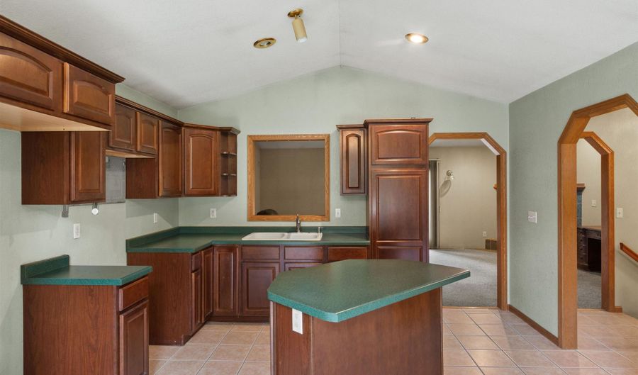 440 BEVERLY Dr, Amherst, WI 54406 - 3 Beds, 3 Bath