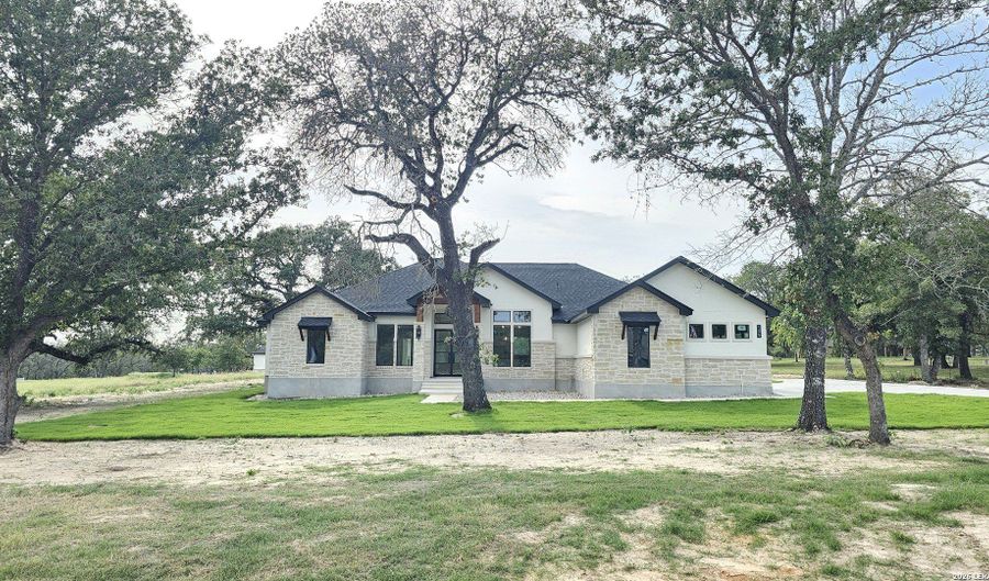105 PIONEER Trl, Adkins, TX 78101 - 4 Beds, 4 Bath