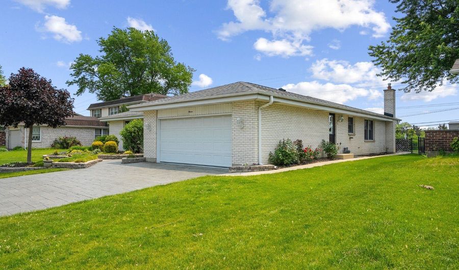 11 E Appletree Ln, Arlington Heights, IL 60004 - 3 Beds, 3 Bath