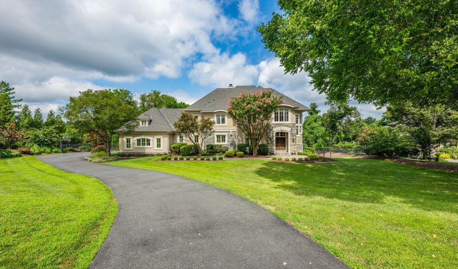 10736 ARDNAVE Pl, Potomac, MD 20854 - 5 Beds, 8 Bath